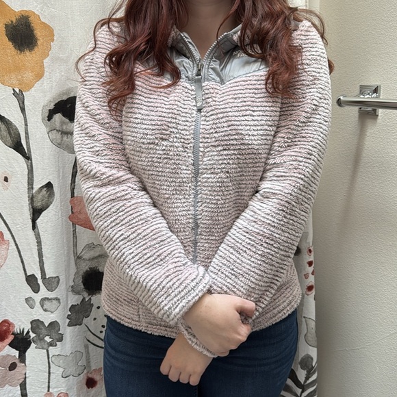 Girl’s The North Face Oso Fuzzy Pink & Grey Striped Full Zipper Jacket. Size XL - Picture 2 of 16
